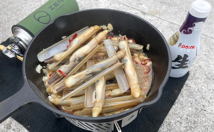 潮干狩りで「マテガイ」が大漁！【福岡・蓑島海水浴場】バターしょう油炒めに舌鼓