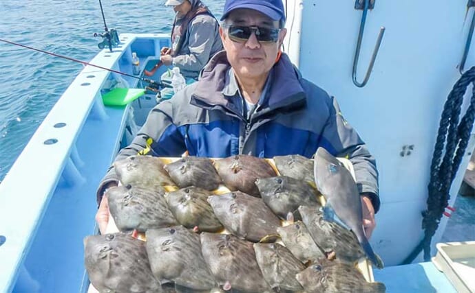 船カワハギ釣りで良型中心に本命15匹と好調【愛知・石川丸】底狙った「たるませ釣法」が奏功