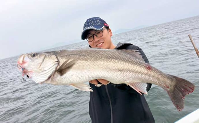博多湾ボートフィッシングでシロギス30匹に70cm級シーバス2匹をキャッチ【共栄丸】