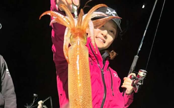 【沖釣り釣果速報】玄界灘の夜焚きイカ釣りでパラソル級ヤリイカが連発！（福岡）