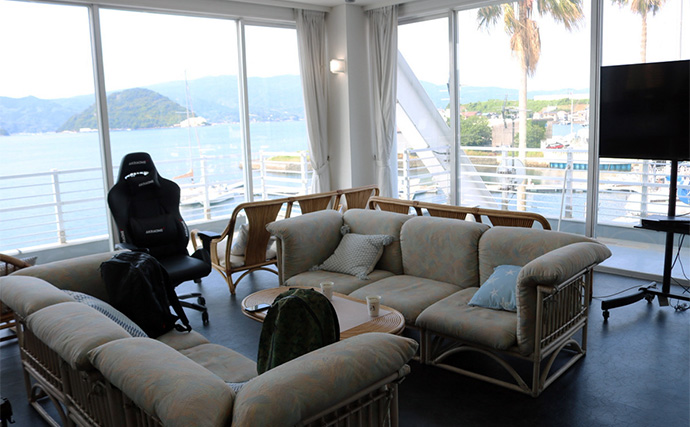 「操船初心者も安心！」最新の運転支援システム搭載のレンタルボートでワラサ手中【静岡・沼津】