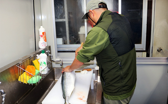 「操船初心者も安心！」最新の運転支援システム搭載のレンタルボートでワラサ手中【静岡・沼津】