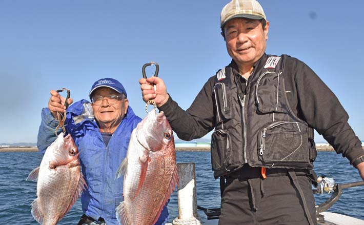 完全フカセ釣りで70cmマダイ好捕【福井】ルアーではブリも続々ヒットで