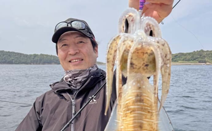 伊万里湾のボートエギングで1kg級アオリイカ手中【佐賀】大潮のラン＆ガンが奏功
