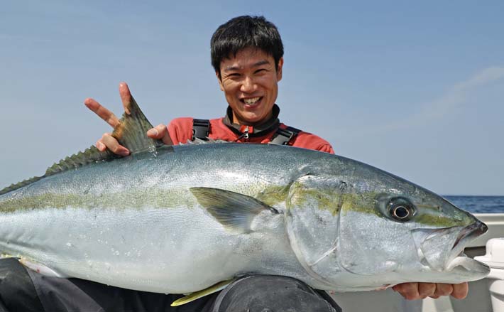 博多発キャスティングゲームで18.75kgの巨大ヒラマサを手中【福岡