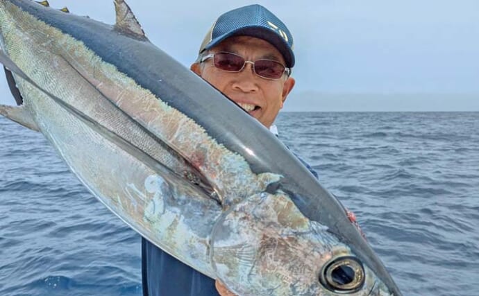 志摩沖のパヤオエビングで10kg級ビンナガを手中【三重】浅ダナ攻めでヒット！