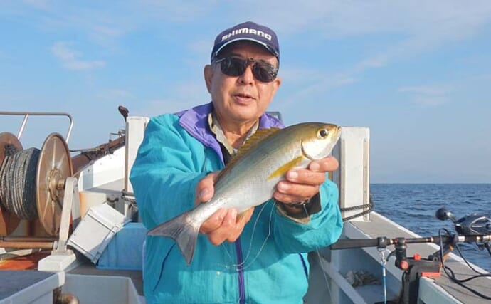 大山沖のイサキ釣りで最大34cm含む8匹を手中【愛知】船中21匹で全員安打を達成