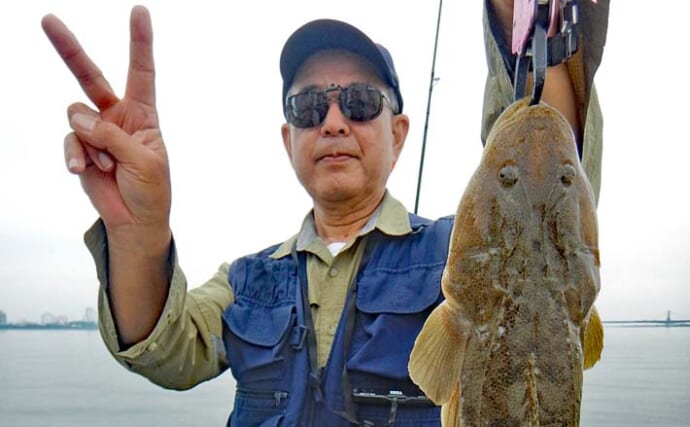 船のルアーマゴチ釣りで65cm良型マゴチ手中【愛知・玉や丸】置きザオ釣法が的中