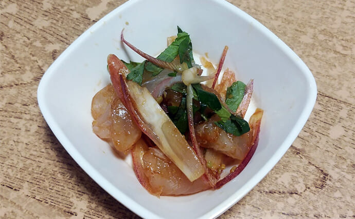 釣った魚で作る「刺身アレンジ」レシピ：ベンゴイのサラダ仕立て　ミョウガがアクセントに