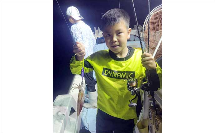 【沖釣り釣果速報】夜焚きイカ最盛期突入！　胴突きでヤリイカ100尾超え多数（福岡）