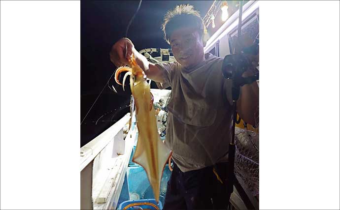 【沖釣り釣果速報】夜焚きイカ最盛期突入！　胴突きでヤリイカ100尾超え多数（福岡）