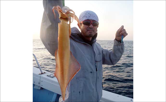 【沖釣り釣果速報】夜焚きイカ最盛期突入！　胴突きでヤリイカ100尾超え多数（福岡）