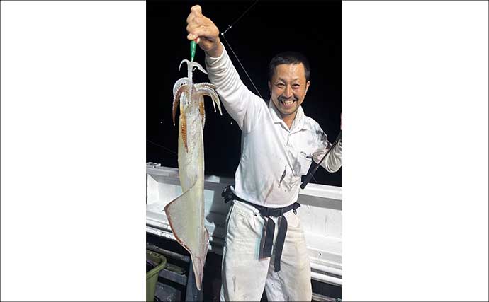【沖釣り釣果速報】夜焚きイカ最盛期突入！　胴突きでヤリイカ100尾超え多数（福岡）