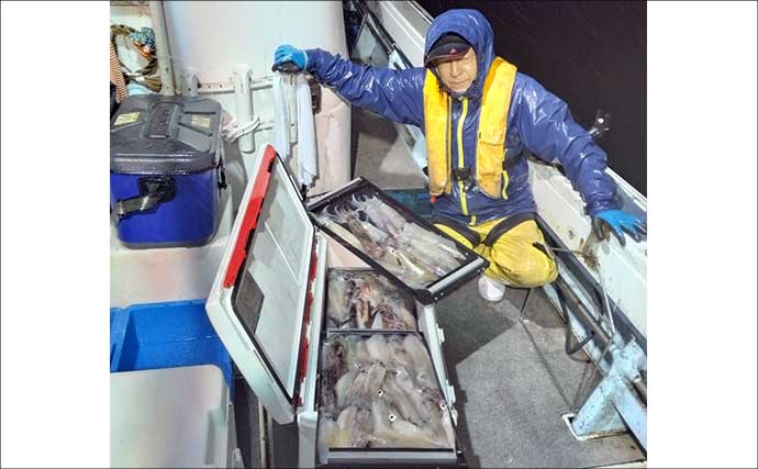 【沖釣り釣果速報】夜焚きイカ最盛期突入！　胴突きでヤリイカ100尾超え多数（福岡）