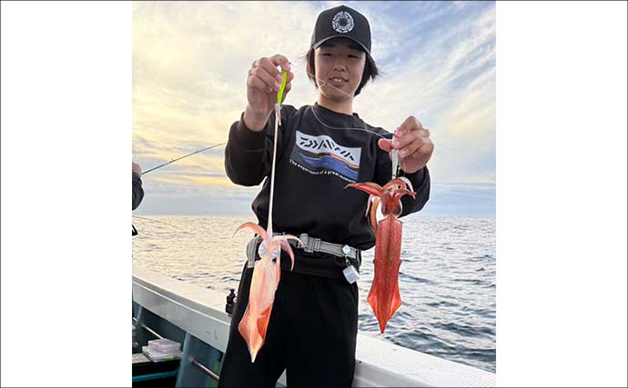 【沖釣り釣果速報】夜焚きイカ最盛期突入！　胴突きでヤリイカ100尾超え多数（福岡）