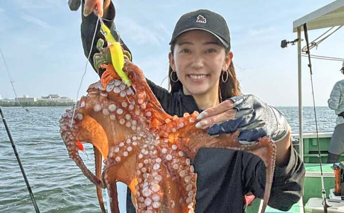 「1kg級良型マダコが乱舞！」パワークラブ装着のエギタコ釣りで良型4尾手中【神奈川】