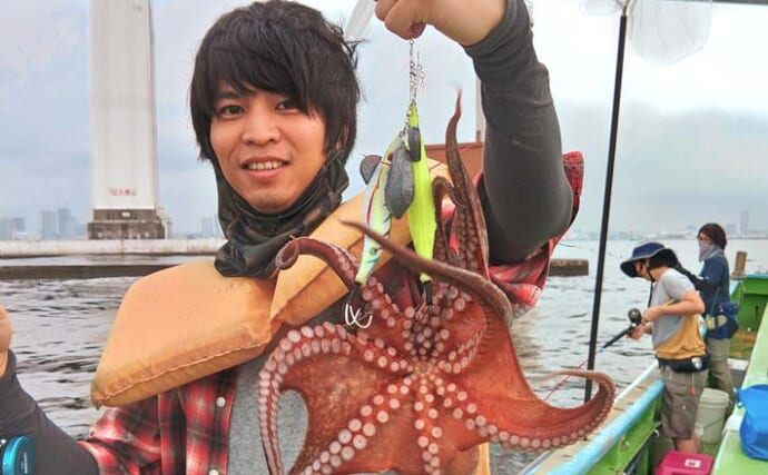 東京湾マダコ釣りで1.3kg頭に船中13尾キャッチ【神奈川・黒川本家】大胆アワセで良型連発