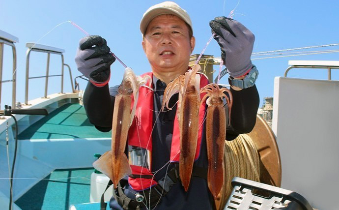 高性能リチウムイオンバッテリーがスルメイカ釣りを制す！鳥羽沖でスルメ船上干しがズラリ【三重】