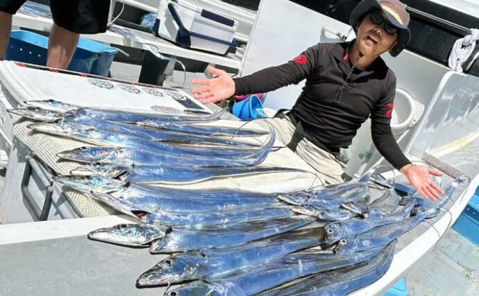 【沖釣り釣果速報】船中100匹超え！伊良湖沖のテンヤタチウオ船で爆釣モード突入！（愛知）