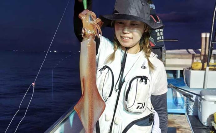 【沖釣り釣果速報】呼子沖の夜焚きイカ釣り爆釣！船中トップ123尾＆パラソル級も（長崎・佐賀）