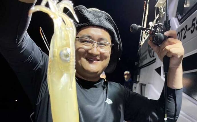 【沖釣り釣果速報】船中トップは60尾！夜焚きイカ釣りで良型ケンサキイカを手中（大分・熊本）