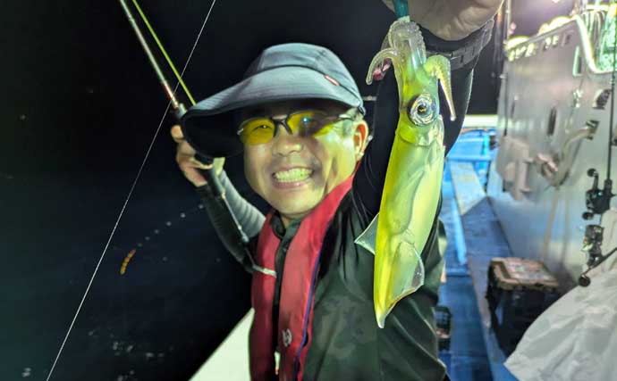 越前沖の夜焚きイカ釣りでマイカが爆釣【福井】軽い鉛スッテが威力を発揮