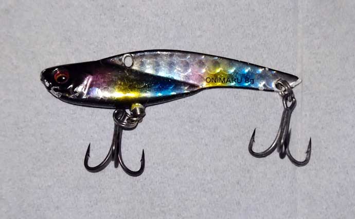 変わり種ルアーカラー【黒系と夜光色】でシーバスが釣れるわけ　濁りと光量が関係？