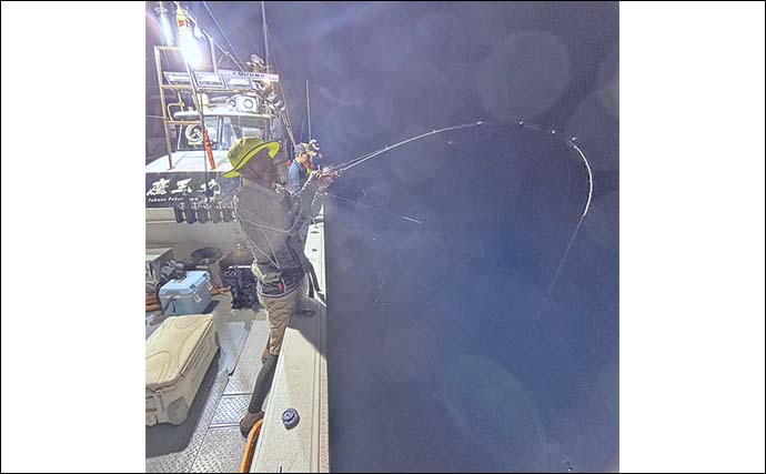 鷹巣沖のイカメタルゲームでマイカ快釣！【福井】ペットボトル級良型もヒット