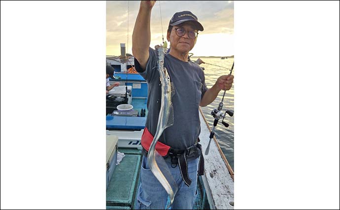 博多湾のテンヤタチウオ釣りで全員安打！【福岡】指6本ドラゴンも登場し50尾超えを達成