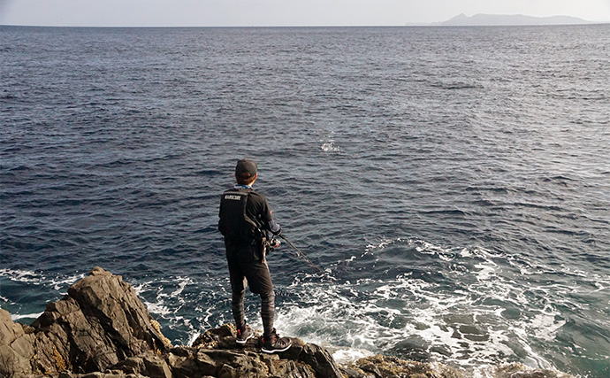 「爆飛びルアーで攻略！」トップで大型魚を狙う【ロックショアゲーム最前線】
