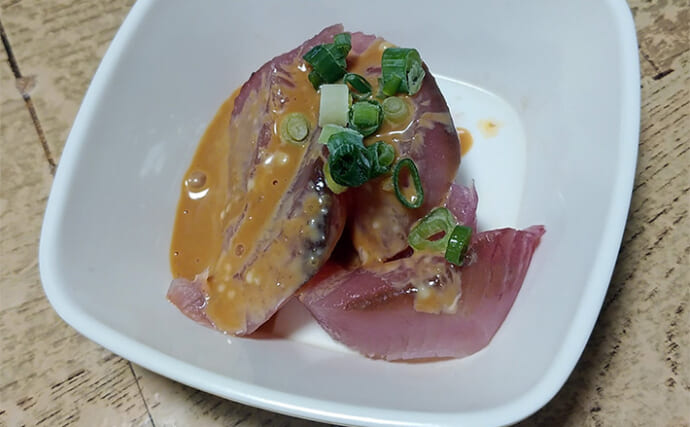 釣った魚で作る「食欲増進」レシピ：ハガツオのネズ味　ニンニクが決め手