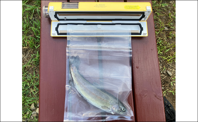 「釣魚の鮮度は全力で守る！」管理釣り場で釣ったニジマスを真空保存で持ち帰ってみた【東京】