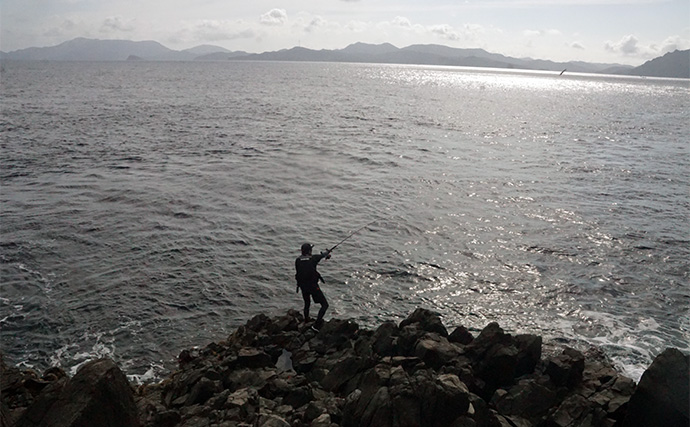 「爆飛びルアーで攻略！」トップで大型魚を狙う【ロックショアゲーム最前線】