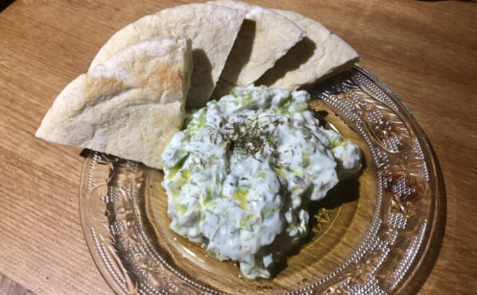 強烈に泥臭い魚も美味しくする魔法のソース「ザジキ」とは　ギリシャ料理の定番ソース