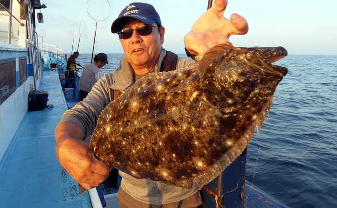 関東エリアの【船釣り特選釣果】東京湾のルアー五目釣りで2.3kgサワラ快釣！