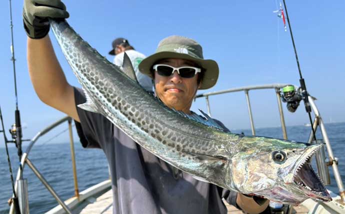 関東エリアの【船釣り特選釣果】東京湾のルアー五目釣りで2.3kgサワラ快釣！