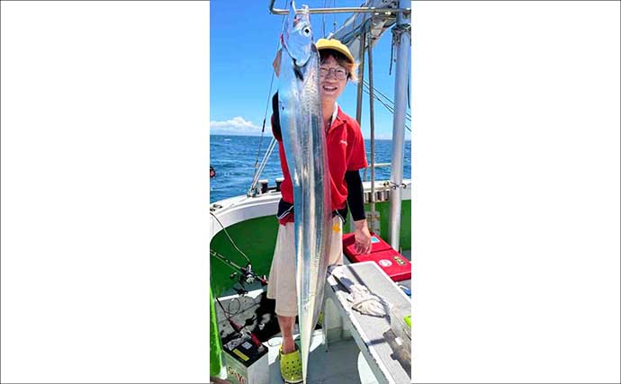 【沖釣り釣果速報】大分沖のタチウオ便で指幅7本ドラゴンサイズ好捕！（大分・熊本）