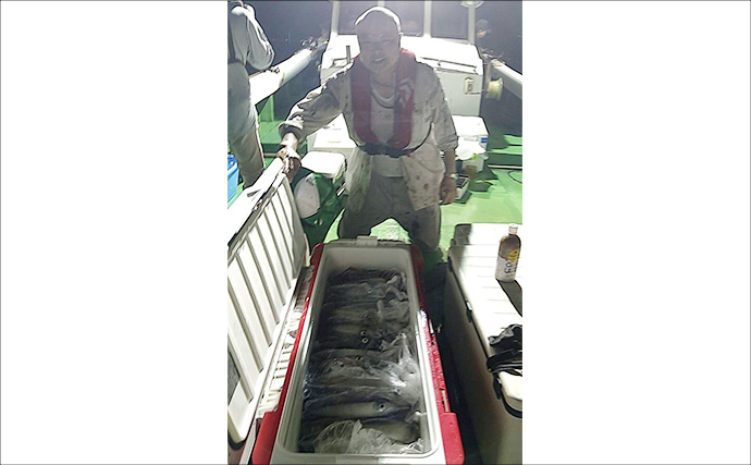 【沖釣り釣果速報】玄界灘の夜焚きイカ釣りで釣る人三桁続出！良型・パラソル級も登場（福岡）