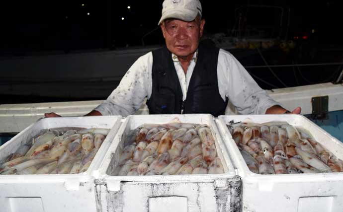 【沖釣り釣果速報】玄界灘の夜焚きイカ釣りで釣る人三桁続出！良型・パラソル級も登場（福岡）