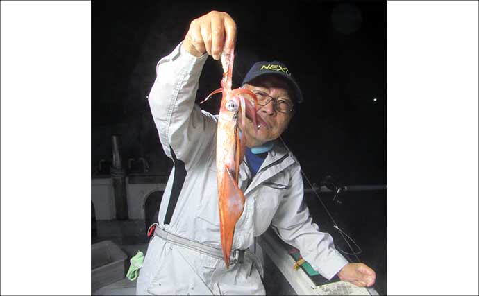 【沖釣り釣果速報】玄界灘の夜焚きイカ釣りで釣る人三桁続出！良型・パラソル級も登場（福岡）