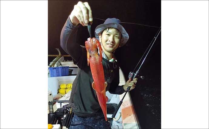 【沖釣り釣果速報】玄界灘の夜焚きイカ釣りで釣る人三桁続出！良型・パラソル級も登場（福岡）