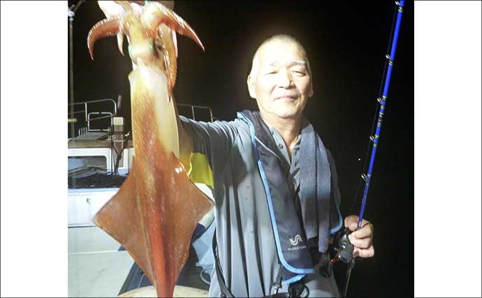 【沖釣り釣果速報】玄界灘の夜焚きイカ釣りで釣る人三桁続出！良型・パラソル級も登場（福岡）