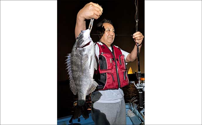 「花火と同時にヒット！」木曽川河口の半夜便で良型ウナギ＆クロダイを手中【愛知】