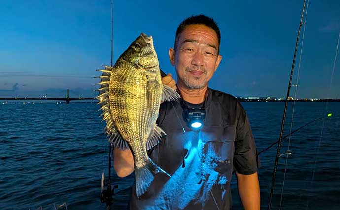 「花火と同時にヒット！」木曽川河口の半夜便で良型ウナギ＆クロダイを手中【愛知】