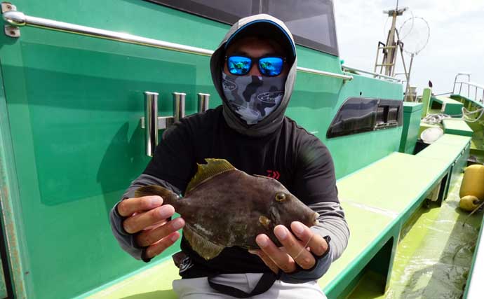 東京湾の船カワハギ釣りで28.5cm良型を手中【千葉】まさかのゲスト浮上で船上ざわつく
