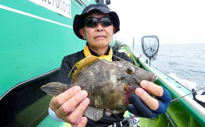 東京湾の船カワハギ釣りで28.5cm良型を手中【千葉】まさかのゲスト浮上で船上ざわつく