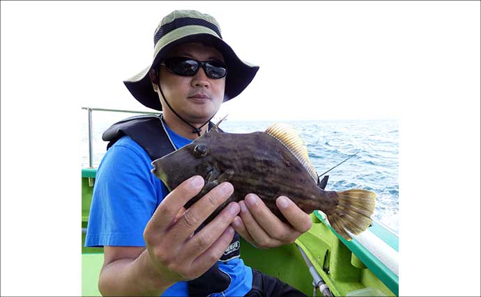 東京湾の船カワハギ釣りで28.5cm良型を手中【千葉】まさかのゲスト浮上で船上ざわつく
