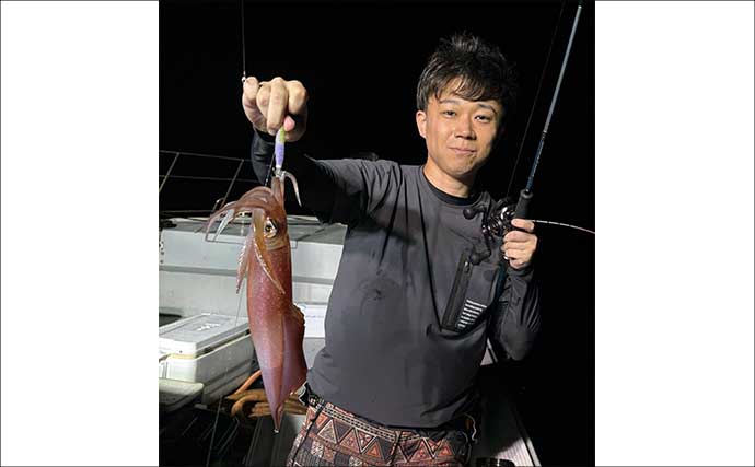 【沖釣り釣果速報】玄界灘の夜焚きイカ船でケンサキイカ釣る人200尾達成！（福岡）