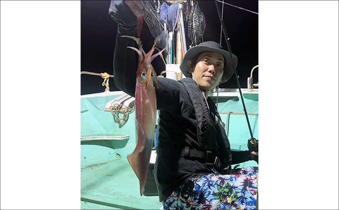 【沖釣り釣果速報】玄界灘の夜焚きイカ船でケンサキイカ釣る人200尾達成！（福岡）