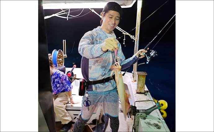 【沖釣り釣果速報】玄界灘の夜焚きイカ船でケンサキイカ釣る人200尾達成！（福岡）
